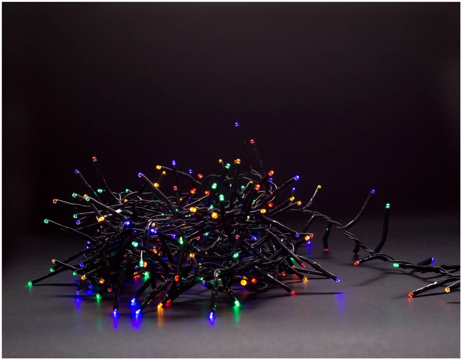 Entac karácsonyi IP44 700 LED fürtös fénysor színes 14m