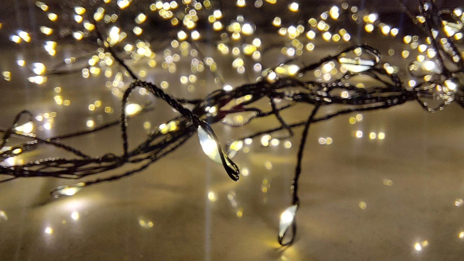 EMOS karácsonyi fényfüzér nano süni 2.4 m 288 LED IP44 időzítő meleg fehér